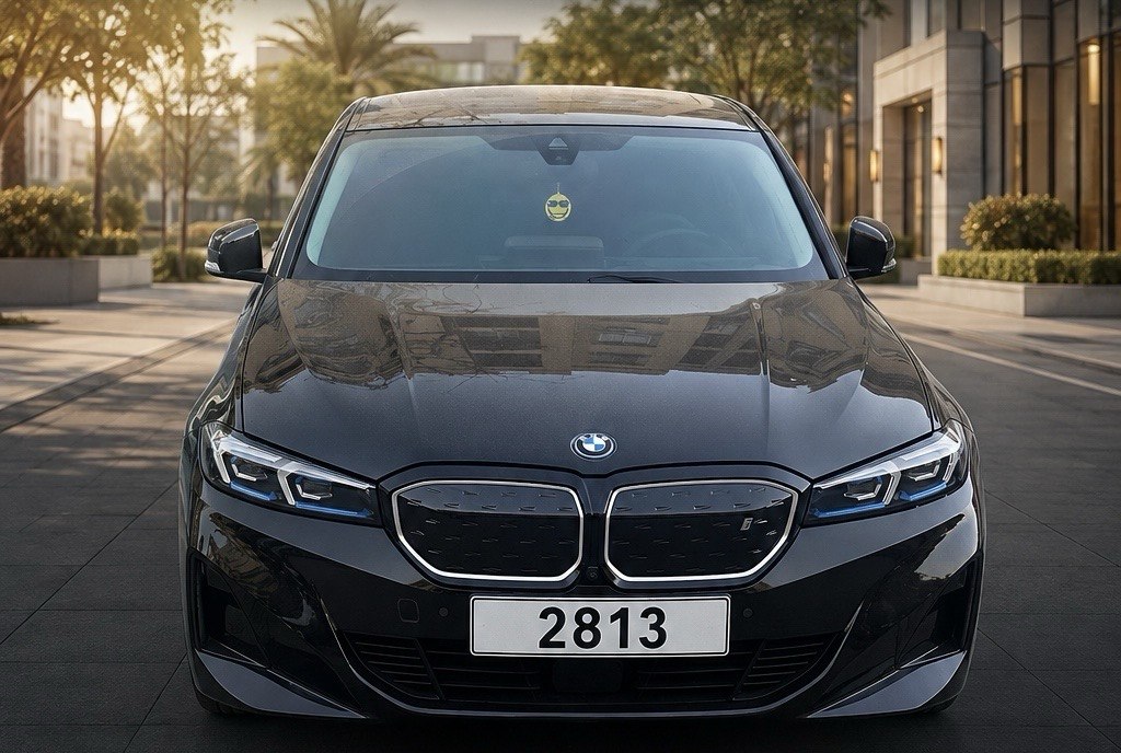 BMW i3 electric vehicle, front view, plate 2813